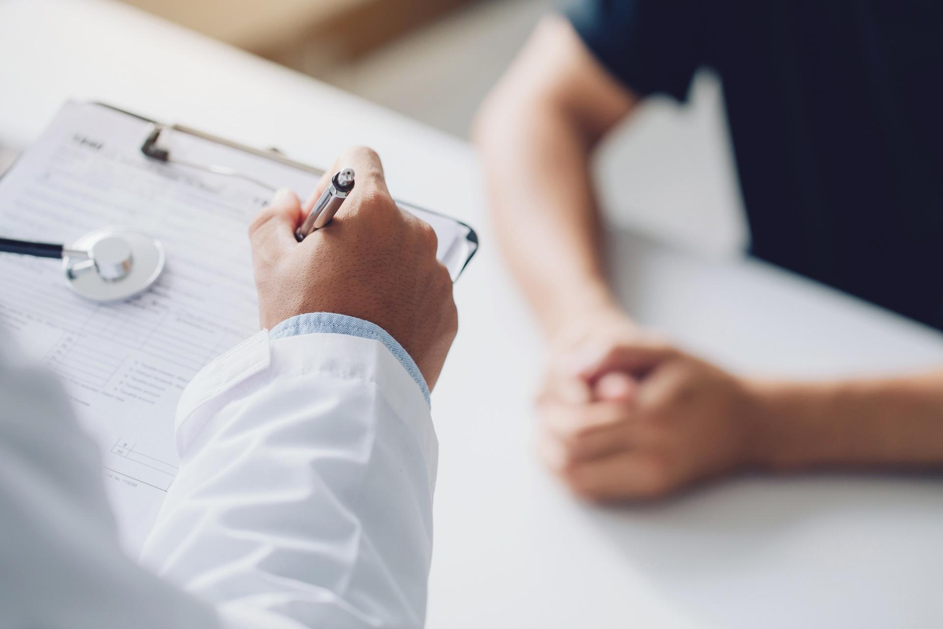 Gespräch und Dokumentation beim Arzt | Radiologie Düsseldorf
