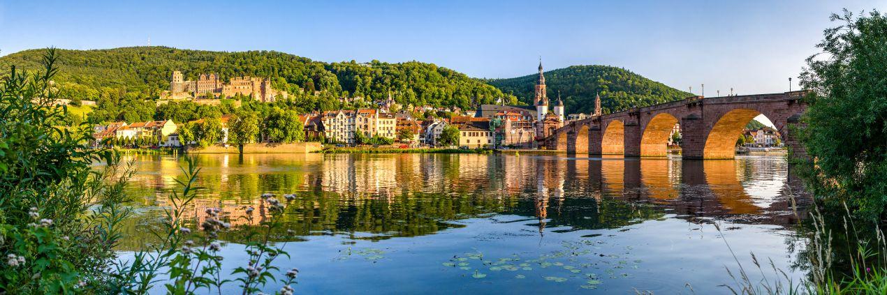 Blick auf die Heidelberger Altstadt mit Alter Bruecke und Schloss, ideal zur Einordnung der Lage durch Immobiliengutachter Heidelberg