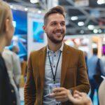 Fachgespräch auf Branchenevent | Traverse-Messestand