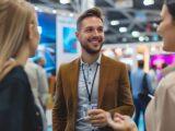Fachgespräch auf Branchenevent | Traverse-Messestand